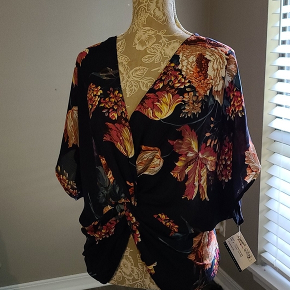 Blouse - Picture 2 of 9